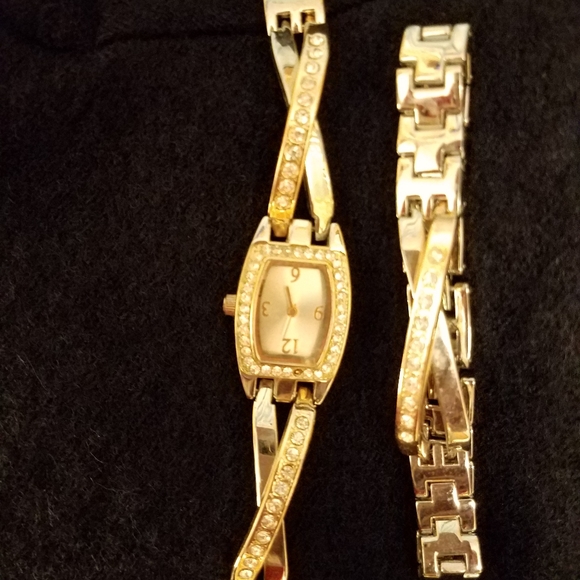 Watch - Picture 2 of 5